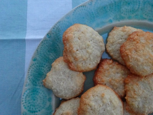 Spanish almond biscuits (from 1001 Cupcakes, Cookies & other tempting treats: ed Susanna Tee; Paragon Books, 2009)